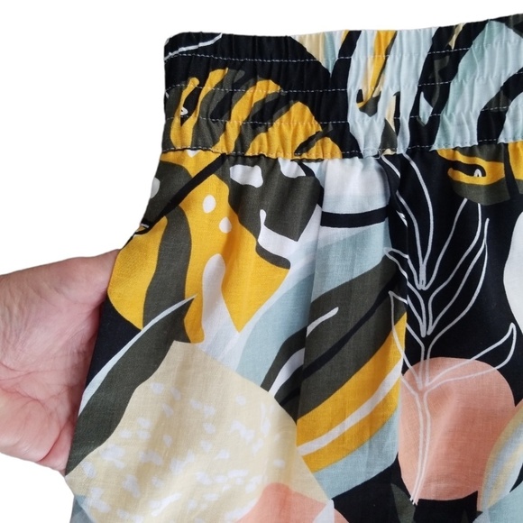 Calia Multicolored Palm High Rise Inverted Pleat Pull On Shorts Size Medium NWOT - Picture 5 of 10